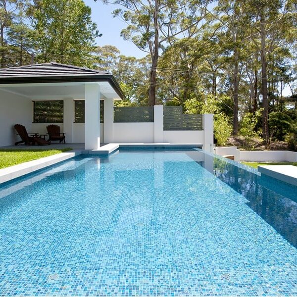 Pools & Spas by MEC |Random mixing swimming pool mosaic tile in glossy blue and white glass tiles.